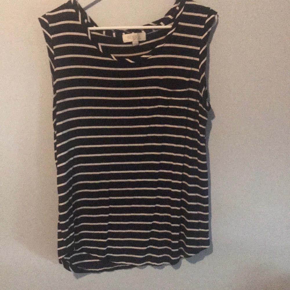 Olive oak navy tee